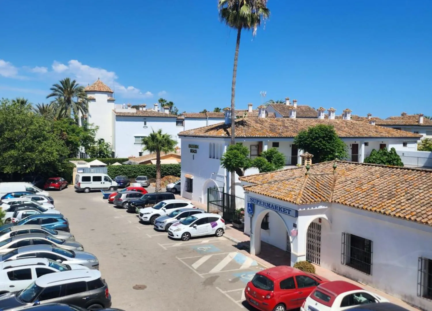 Lägenhet Sunflower Beach House Estepona